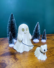 Load image into Gallery viewer, 3D printed Ghost and Cat Bestie decor, featuring a whimsical ghost and cat design in white, displayed in regular light.