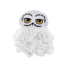 Load image into Gallery viewer, Harry Potter Hedwig body exfoliator by Mad Beauty, featuring a white bath pouf with an embroidered Hedwig owl face topper on a white background.
